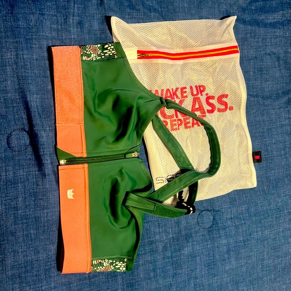 Sheftit flex sports bra with wash bag size luxe